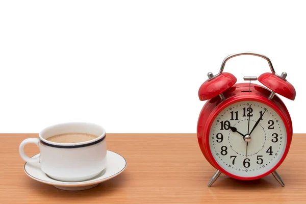 Kaffee Und Wecker Auf Holztisch Isoliert Auf Weißem Hintergrund — Stockfoto