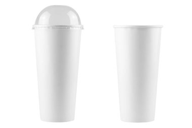 Beyaz arka plan üzerinde izole boş beyaz kağıt bardak 