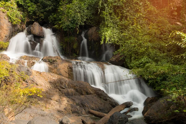 Hermoso Paisaje Cascada Cascada Pha Sua Maehongson Tailandia Enfoque Selectivo — Foto de Stock