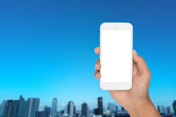 Mann Hält Smartphone Mit Gebäuden Verschwimmen Hintergrund Stadtbild — Stockfoto