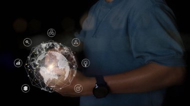 Akıllı cep telefonu kullanan bir iş adamı. Genel ağ bağlantısı. Büyük veri analizleri ve iş zekası. Dijital pazarlama, finansal ve bankacılık, dijital bağlantı teknolojisi. nesnelerin internet konsepti.