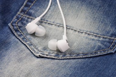 Kot pantolonlu kulaklıklar