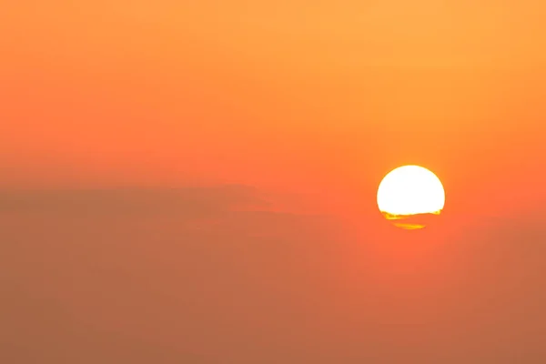 Große Sonne Himmel Zur Morgenzeit — Stockfoto