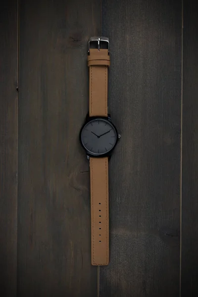 Armbanduhr Auf Holz Hintergrund — Stockfoto
