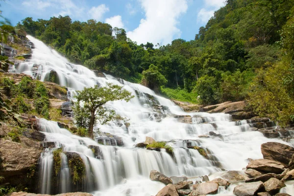 位于泰国清迈的Mae Ya瀑布 美丽的风景 — 图库照片