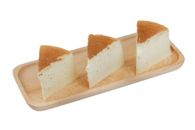 Ev yapımı cheesecake, sağlıklı yaz tatlı pastası peynirli kek beyaz arka planda. kırpma yolları