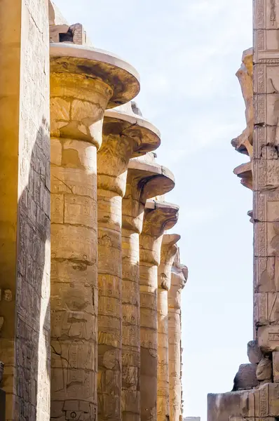 Colunas no templo Karnak em Luxor, Egito — Fotografia de Stock