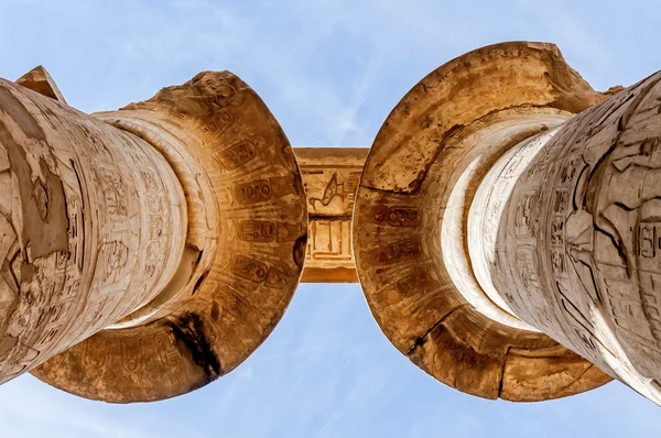 Colunas no templo Karnak em Luxor, Egito — Fotografia de Stock