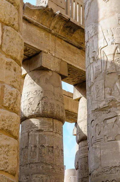 Colunas no templo Karnak em Luxor, Egito — Fotografia de Stock