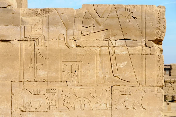 Hieróglifos em Karnak, Egito — Fotografia de Stock