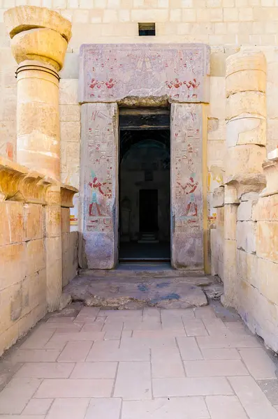 Hatshepsut tempel in de vallei der koningen — Stockfoto