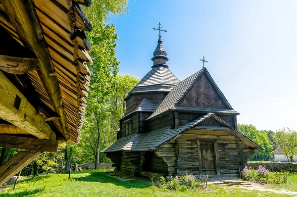一个典型的乌克兰古董东正教教会 — 图库照片