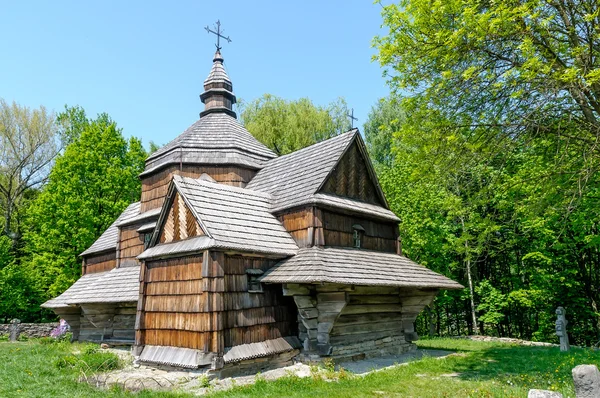 En typisk ukrainsk antika ortodoxa kyrka — Stockfoto