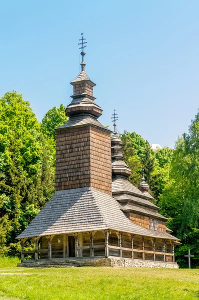 En typisk ukrainsk antika ortodoxa kyrka — Stockfoto