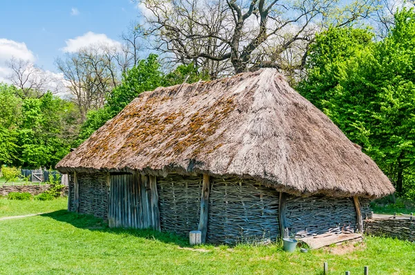 Een typisch Oekraïense antieke huis — Stockfoto