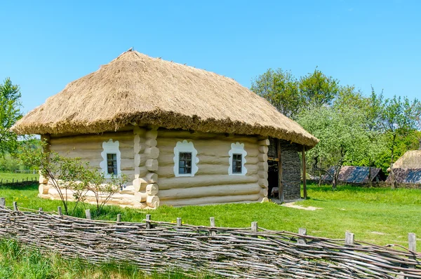 Ein typisches ukrainisches antikes Haus — Stockfoto