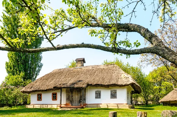 Ein typisches ukrainisches antikes Haus — Stockfoto