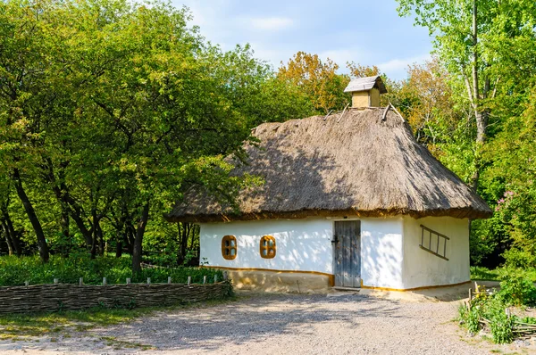 Ein typisches ukrainisches antikes Haus — Stockfoto