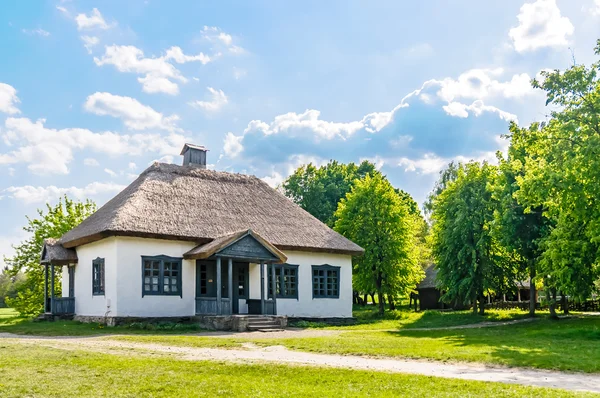 En typisk ukrainsk antika hus — Stockfoto