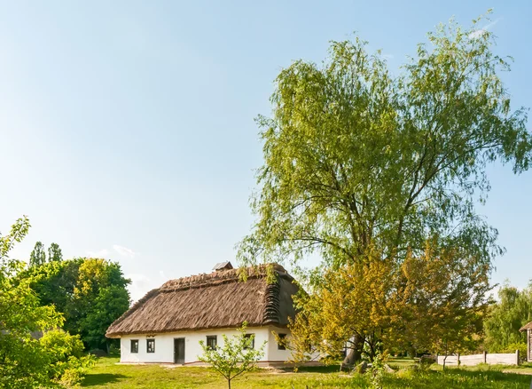 Ein typisches ukrainisches antikes Haus — Stockfoto