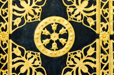 kiev lavra manastırda kapı detayı