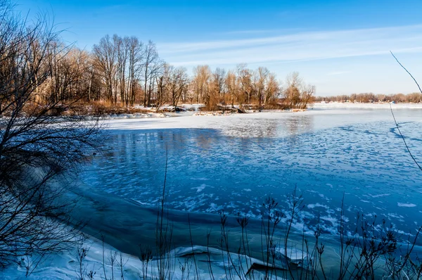 Zugefrorener Fluss — Stockfoto