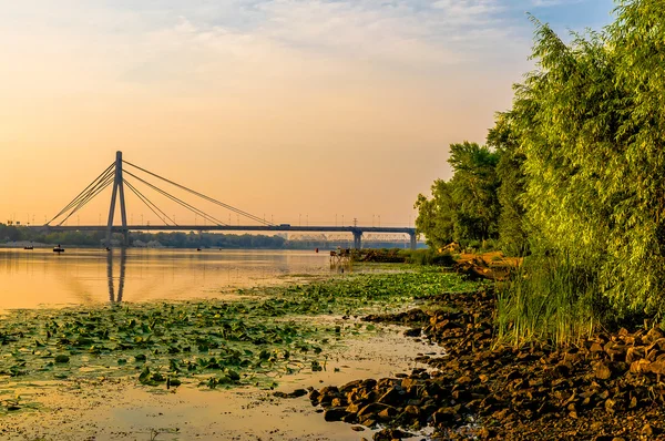 Vista do rio Dniper de manhã — Fotografia de Stock