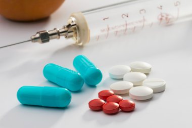 renkli plis ve kapsül