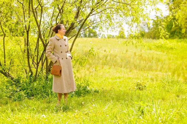 Businesswoman in the Park — Stock Photo, Image