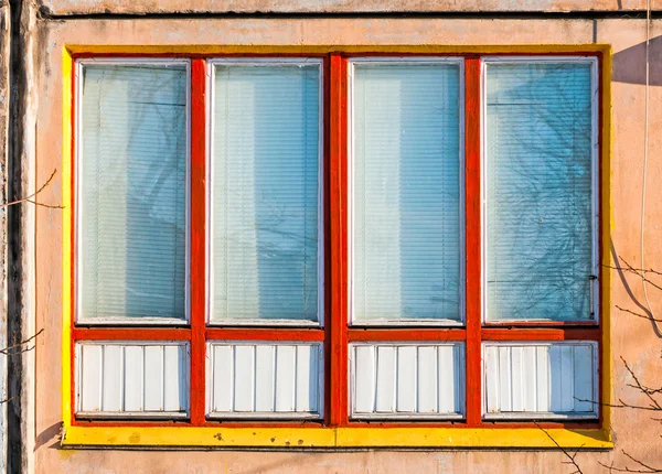 Janela do edifício soviético — Fotografia de Stock