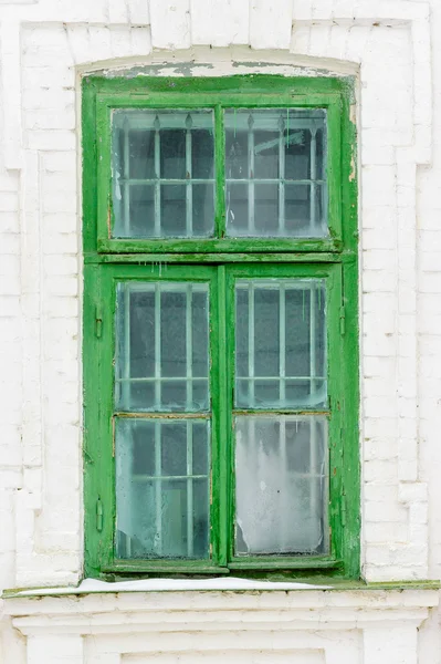 Vieja ventana de madera verde — Foto de Stock