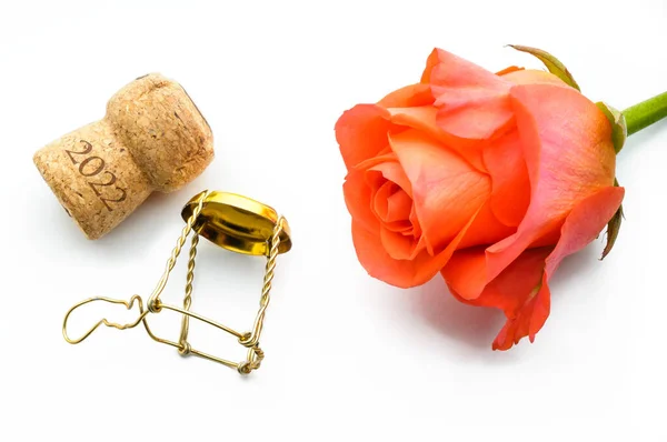Eine Orangefarbene Rose Und Ein Sektkorken Zum Valentinstag Oder Zur — Stockfoto