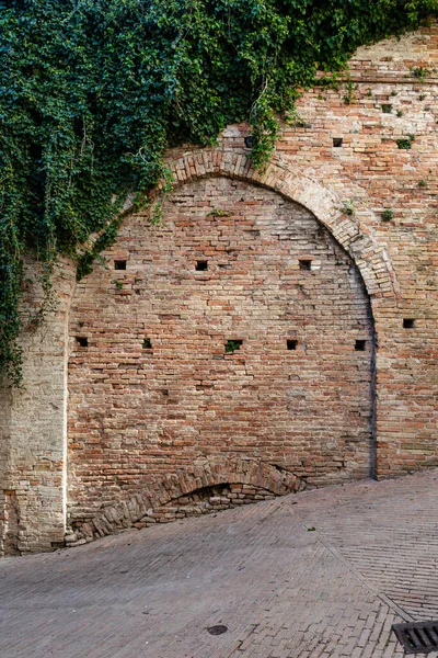 Antique Arch Close Bricks Urbino Medieval Town Marche Region Italy — Stock Fotó