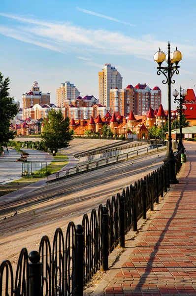 Vista Edifícios Residenciais Obolonska Naberezhna Distrito Obolon Kiev Amanhecer — Fotografia de Stock