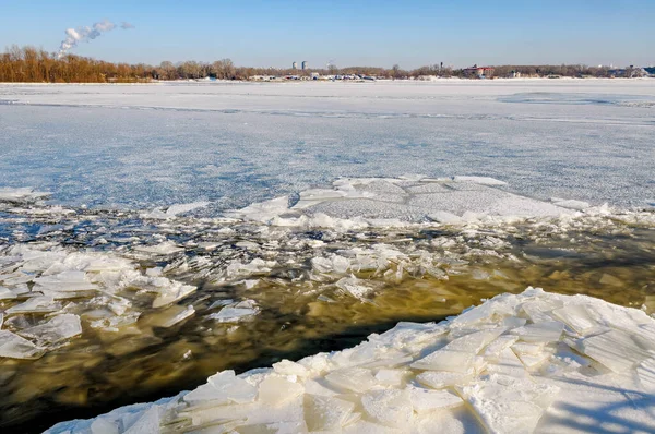 Ijzige Dnjepr Rivier Met Blauwe Reflecties — Stockfoto