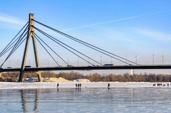 Pescadores Dnieper Congelado Distrito Obolon Kiev Ucrânia Durante Inverno Frio — Fotografia de Stock