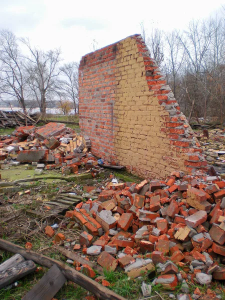 Abgerissene Ziegelmauer Natalka Park Der Nähe Des Dnjepr Bezirk Obolon — Stockfoto