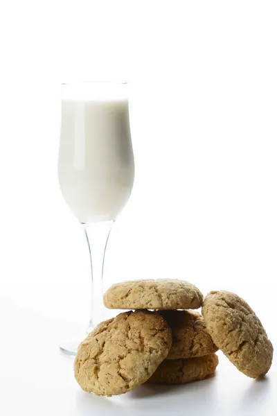 Melk en koekjes — Stockfoto