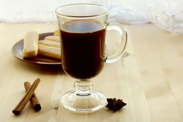 Schwarzer Kaffee im Glas — Stockfoto