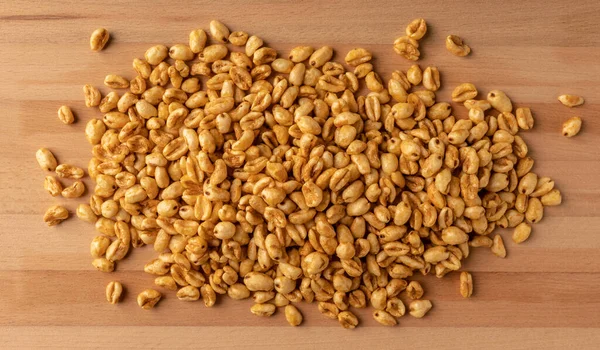 Tahtadaki buğday gevrekleri. Yukarıdan ateş edildi.