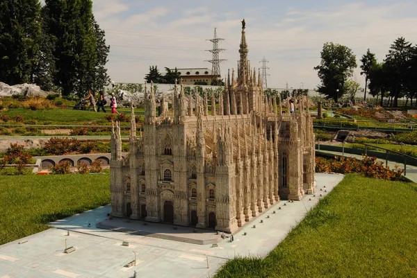 Le bâtiment le plus célèbre de la ville d'Italie - Duomo Milano — Photo