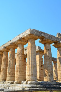 Paestum Yunan tapınakları