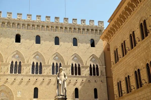 Detalhes arquitetônicos de Siena — Fotografia de Stock