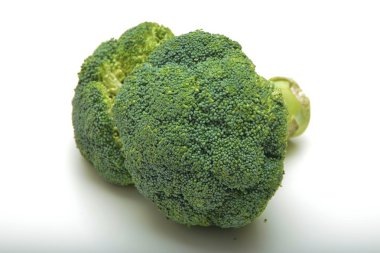 Olgun Brokoli Lahanası Beyaz üzerine izole edilmiş