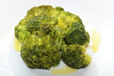 Olgun brokoli lahana buğulama, zeytinyağı ile