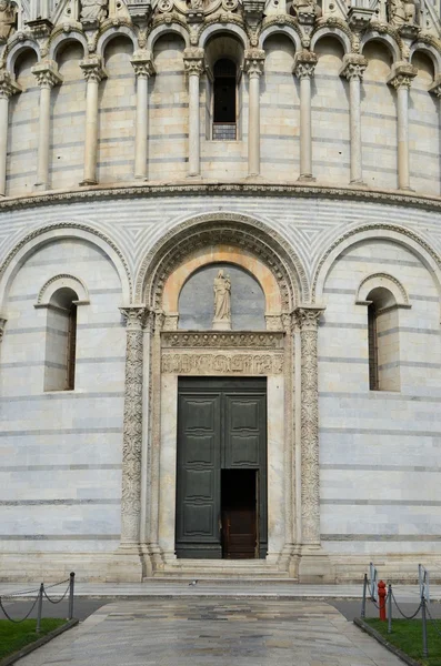 Batistério de São João - Praça dos Milagres - (Pisa ) — Fotografia de Stock