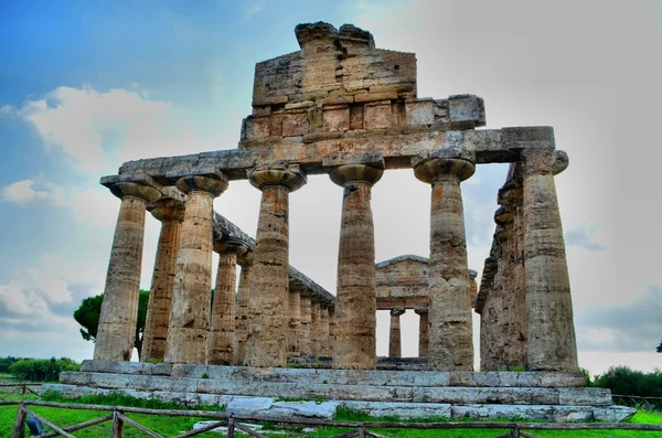 Starověké řecké chrámy a ruiny v jižní Itálii — Stock fotografie