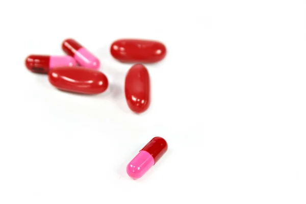 İlaçlar beyaza izole edilmiş