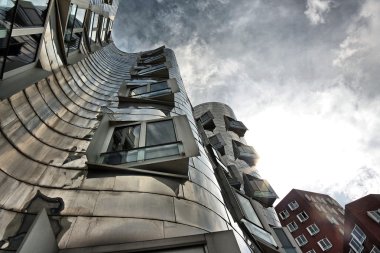 gehry Düsseldorf Almanya bina