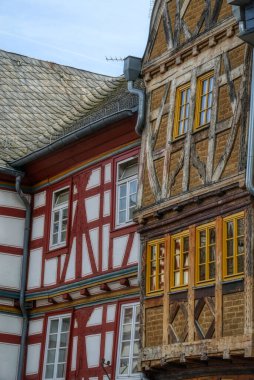 Almanya 'nın Limburg şehrinin tarihi merkezinde güzel eski cepheler.